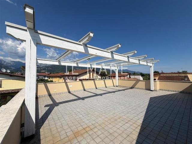 Appartamento con terrazzo, Massa marina di