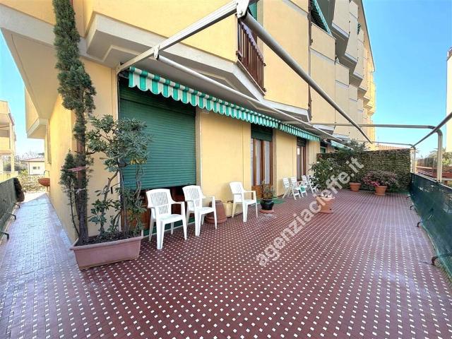 Appartamento con terrazzo a Massa