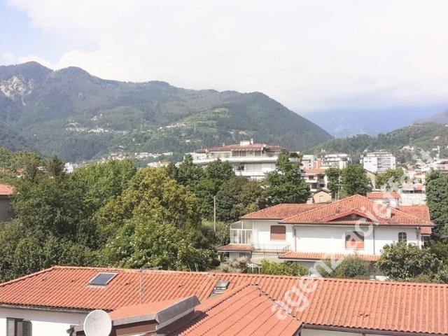 Appartamento con terrazzo a Massa