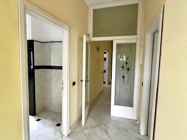 Appartamento con terrazzo a Massa