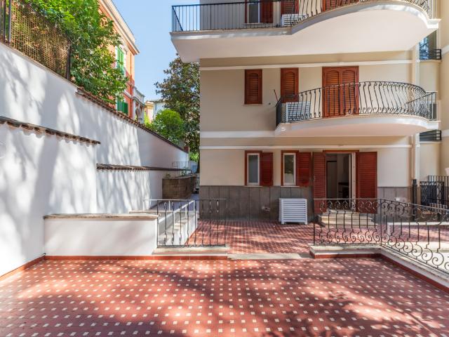 Appartamento con terrazzo – Ad. Piazza Caprera, Via Appennini – 01AF6855