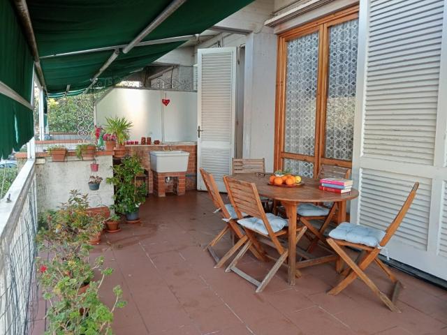 Appartamento con terrazzo, Camaiore lido di