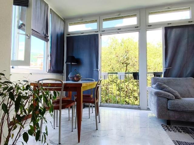Appartamento con terrazzo, Carrara fabbrica