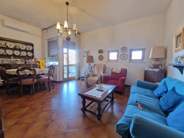 Appartamento con terrazzo, Carrara marina di