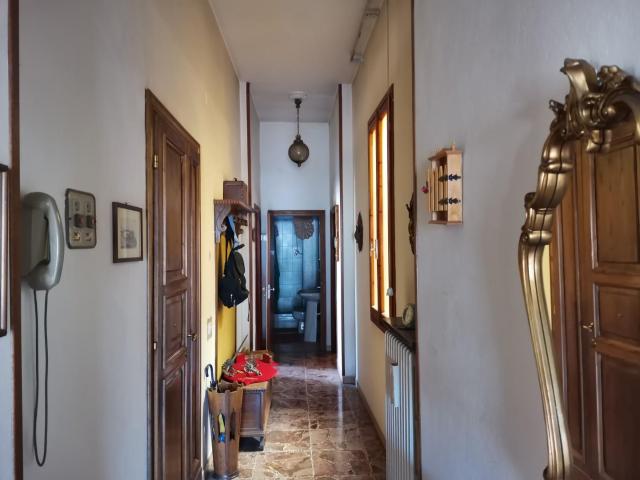 Appartamento con terrazzo, Colle di Val d'Elsa zona centro,colle bassa