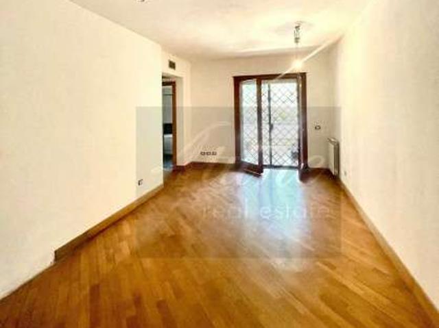 Appartamento con terrazzo e piscina