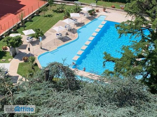 Appartamento con terrazzo e piscina