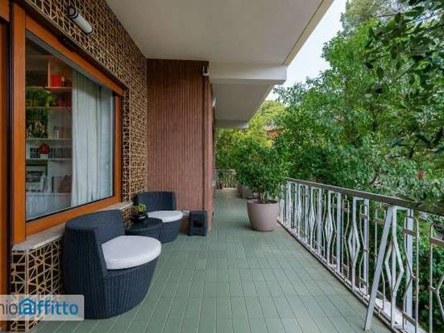 Appartamento con terrazzo e piscina