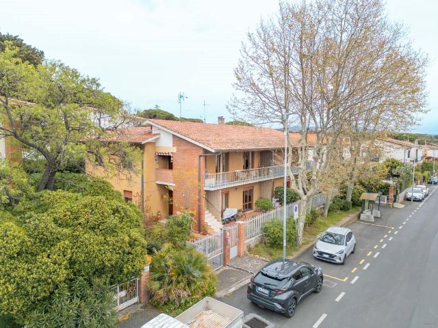 Appartamento con terrazzo, giardino e box auto a Castiglionc. 108m² Castiglioncello
