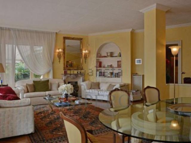 Appartamento con terrazzo in strada solaro, San Remo