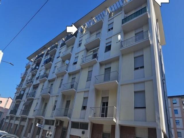 Appartamento con terrazzo in via ugo foscolo 128/10, La Spezia