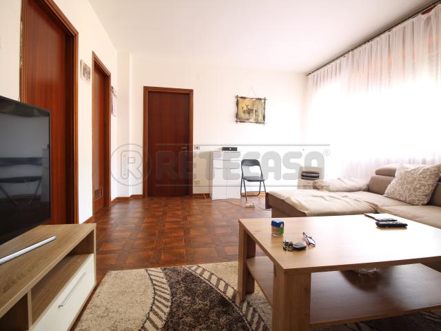 Appartamento con terrazzo in via zin 3, Montebello Vicentino