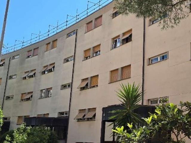 Appartamento con terrazzo in via antonio sant'elia 104, Genova