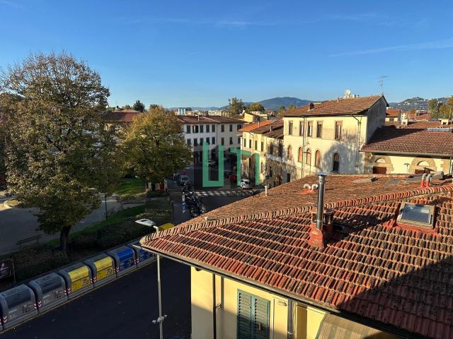 Appartamento con terrazzo in via datini, Firenze