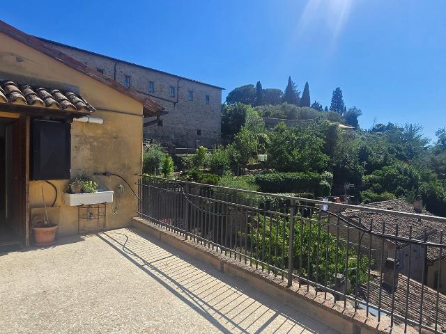 Appartamento con terrazzo in via del forno 6, Todi