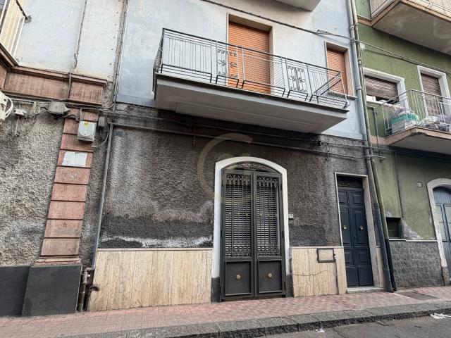 Appartamento con terrazzo in via fiume 20, Paternò