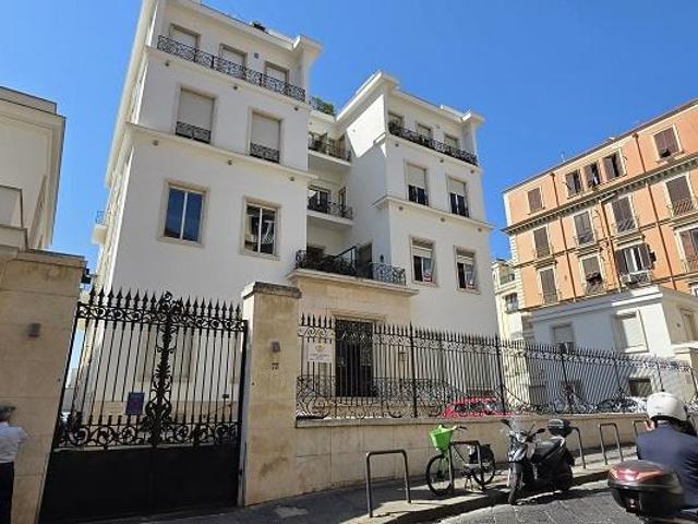 Appartamento con terrazzo in via francesco crispi 73, Napoli