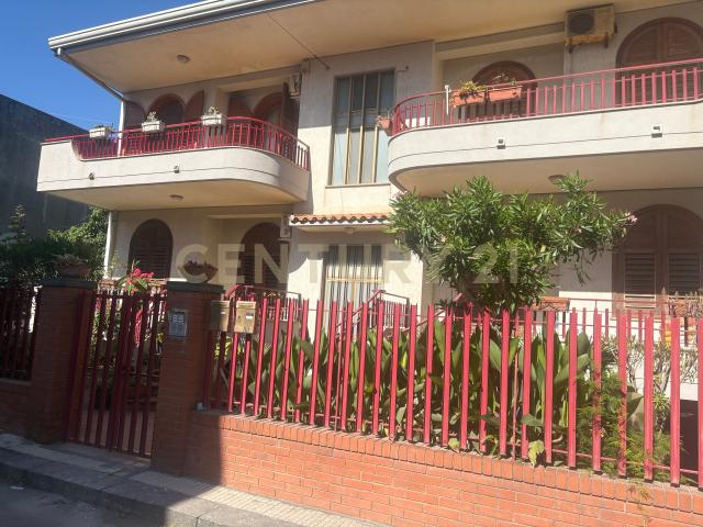 Appartamento con terrazzo in via francesco baracca 59, Riposto