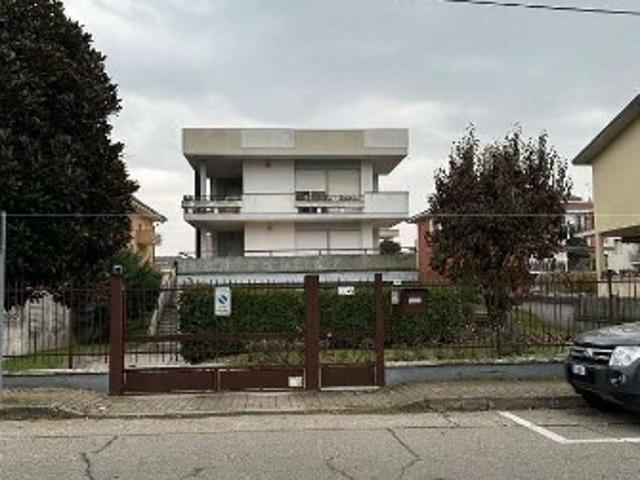 Appartamento con terrazzo in via francesco rossi 38, Vercelli
