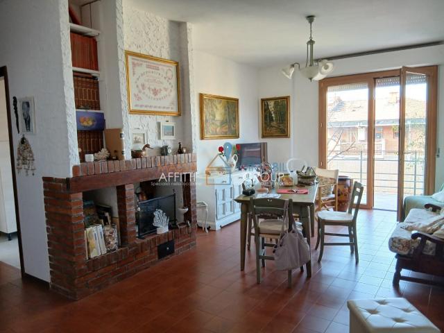 Appartamento con terrazzo in via marina vecchia 92, Massa