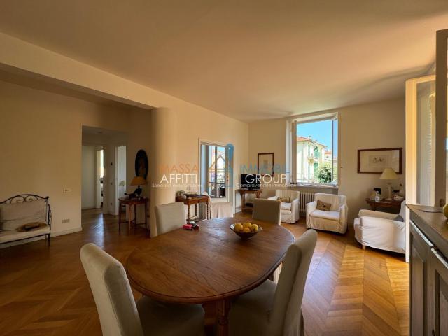 Appartamento con terrazzo in via mazzini 20, Forte dei Marmi