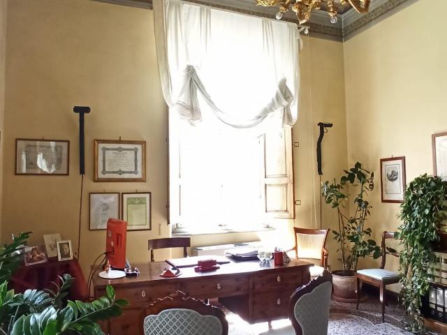 Appartamento con terrazzo, Lucca vicino mura