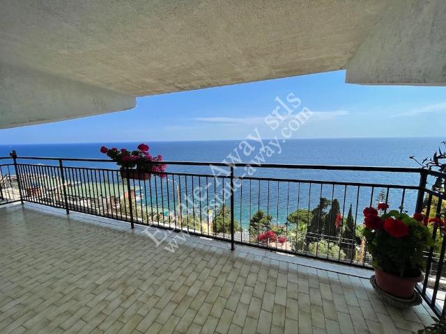 Appartamento con Terrazzo Vista Mare in Vendita a Ospedalett. 60m² Ospedaletti