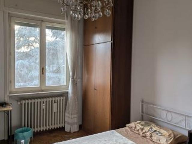 Appartamento con tre ampie stanze vicino stazione ospedale