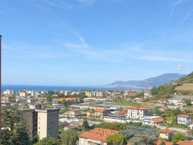 Appartamento Con Vista Costa Azzurra | Parquet in olivo | Gr. 98m² Vallecrosia