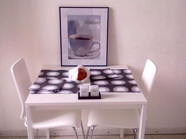Appartamento con 1 camera da letto in affitto a Tibaldi, Milano