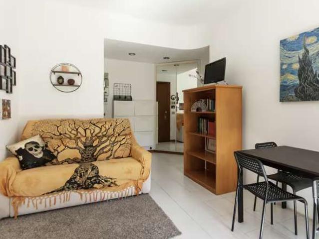 Appartamento con 1 camera da letto in affitto a Milano
