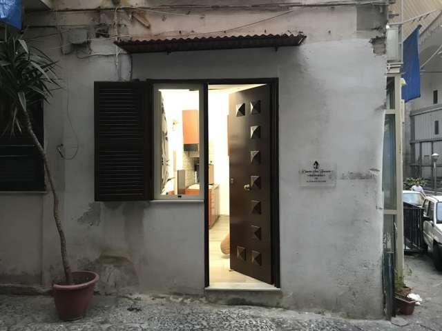 Appartamento con 1 camera da letto in affitto a San Lorenzo, Napoli