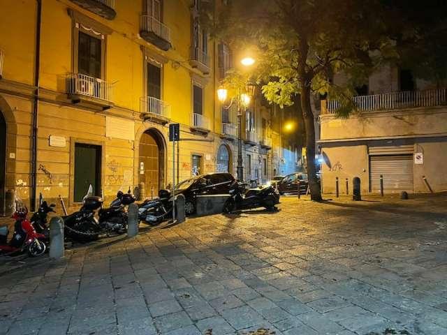 Appartamento con 1 camera da letto in affitto ad Avvocata, Napoli