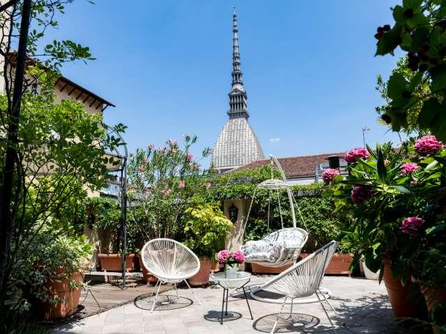 Appartamento con 2 camere da letto e terrazza in affitto a Centro, Torino