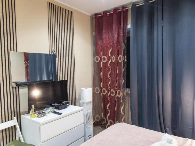 Appartamento con 2 camere da letto in affitto a Tuscolano Sud, Roma