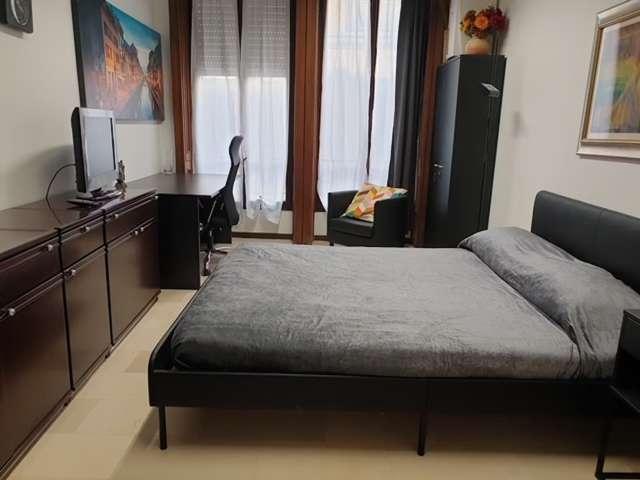 Appartamento con 2 camere da letto in affitto a Duomo, Milano