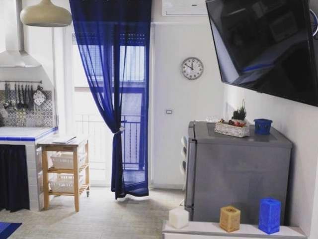 Appartamento con 2 camere da letto in affitto a Pendino, Napoli