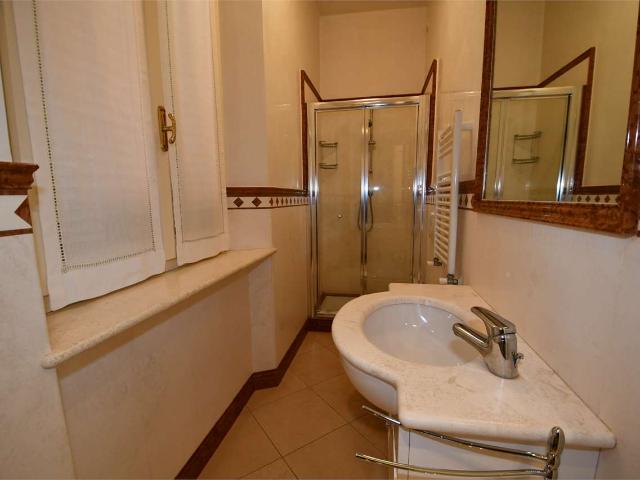 Appartamento con 2 camere e 2 bagni