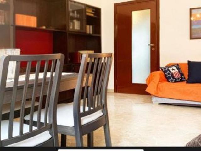Appartamento con 3 camere matrimoniali via Rontgel difronte universita Bocconi