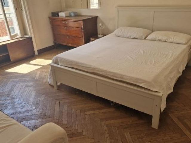 APPARTAMENTO CON 3 CAMERE DOPPIE PER STUDENTI +2 BAGNI