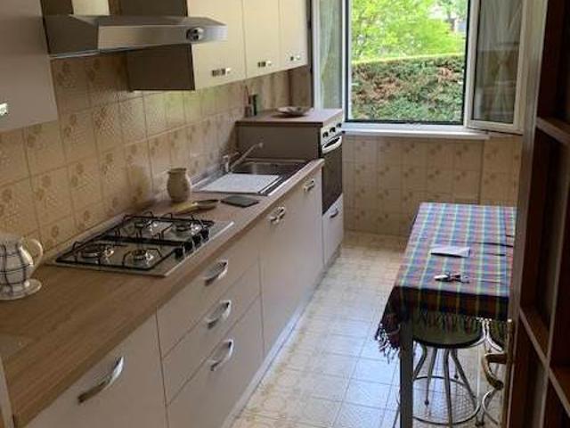 Appartamento con 4 stanze per studentesse!