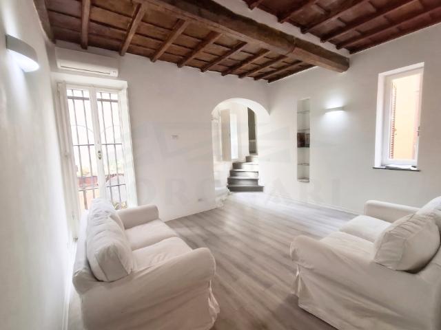 Appartamento – Centro storico, Ad. Via del Babuino – 01AF5961