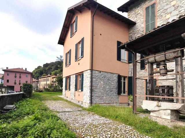 Appartamento a Maslianico CO