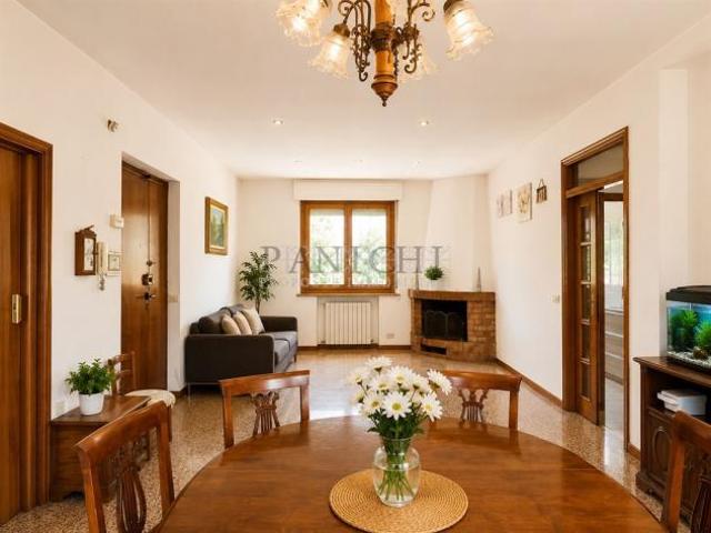 Appartamento ampio e luminoso, 3 camere e garage