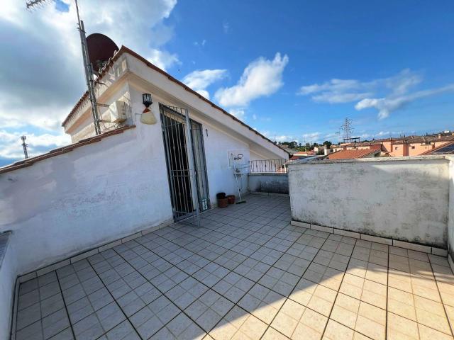 Appartamento al piano primo con ampia terrazza in vendita a Follonica