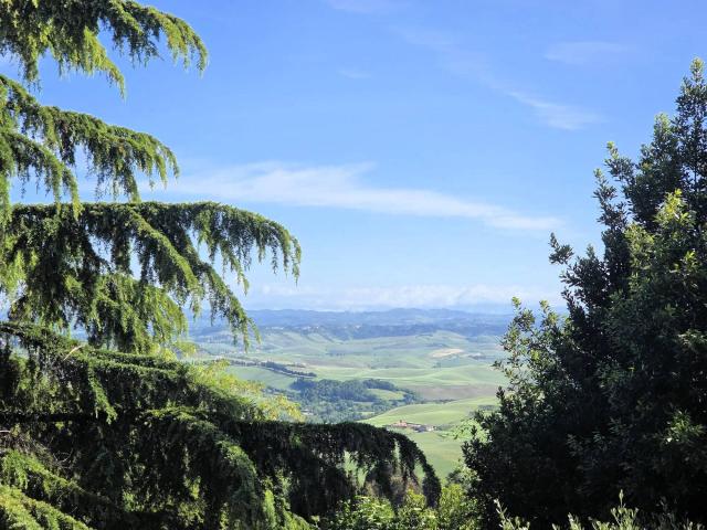 Appartamento al piano primo con giardino in vendita a Lajatico, Orciatico