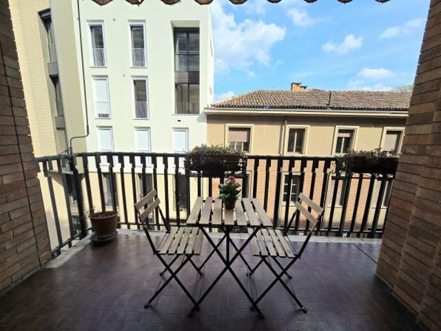 4 CAMERE + 4 BALCONI – STUDENTI/TRASFERTISTI – METRO CARDUCCI