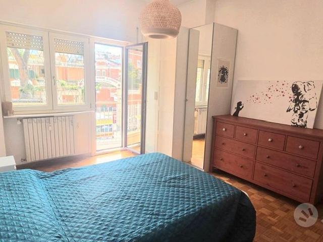 Appartamento arredato con due camere, balcone