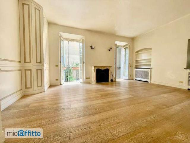 Appartamento arredato con terrazzo Milano