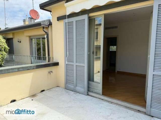 Appartamento arredato con terrazzo Milano